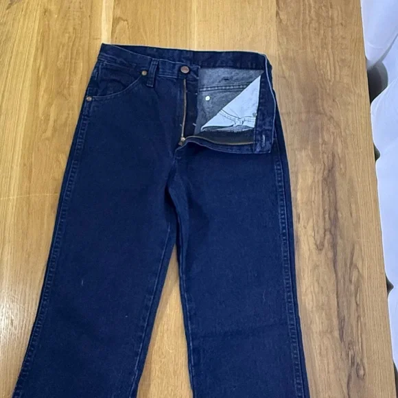 Women’s Wrangler Vintage Dark Wash Straight Leg Jeans 28x34 High Rise - Picture 4 of 9